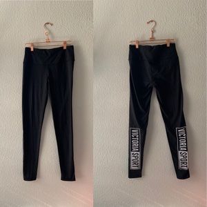 Victoria Sport Side Text Mid Rise Leggings Small